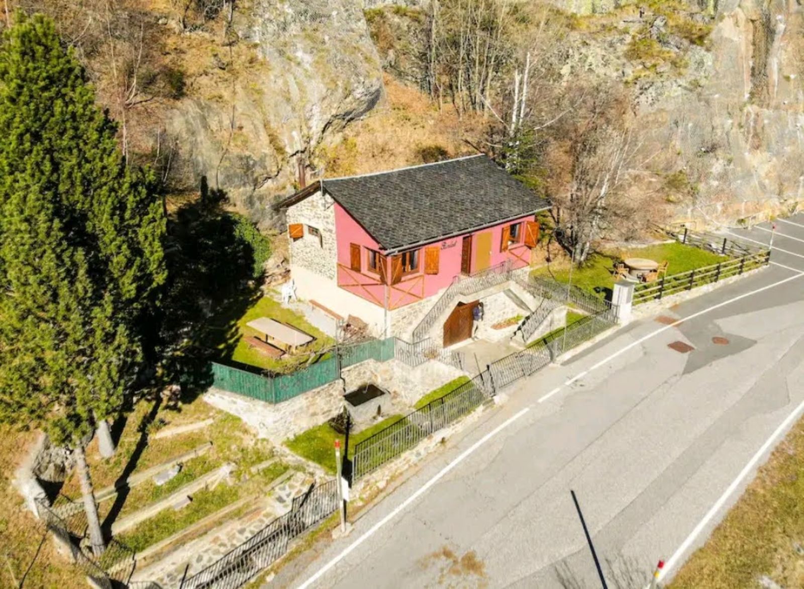 Borda Puntal · Exteriores