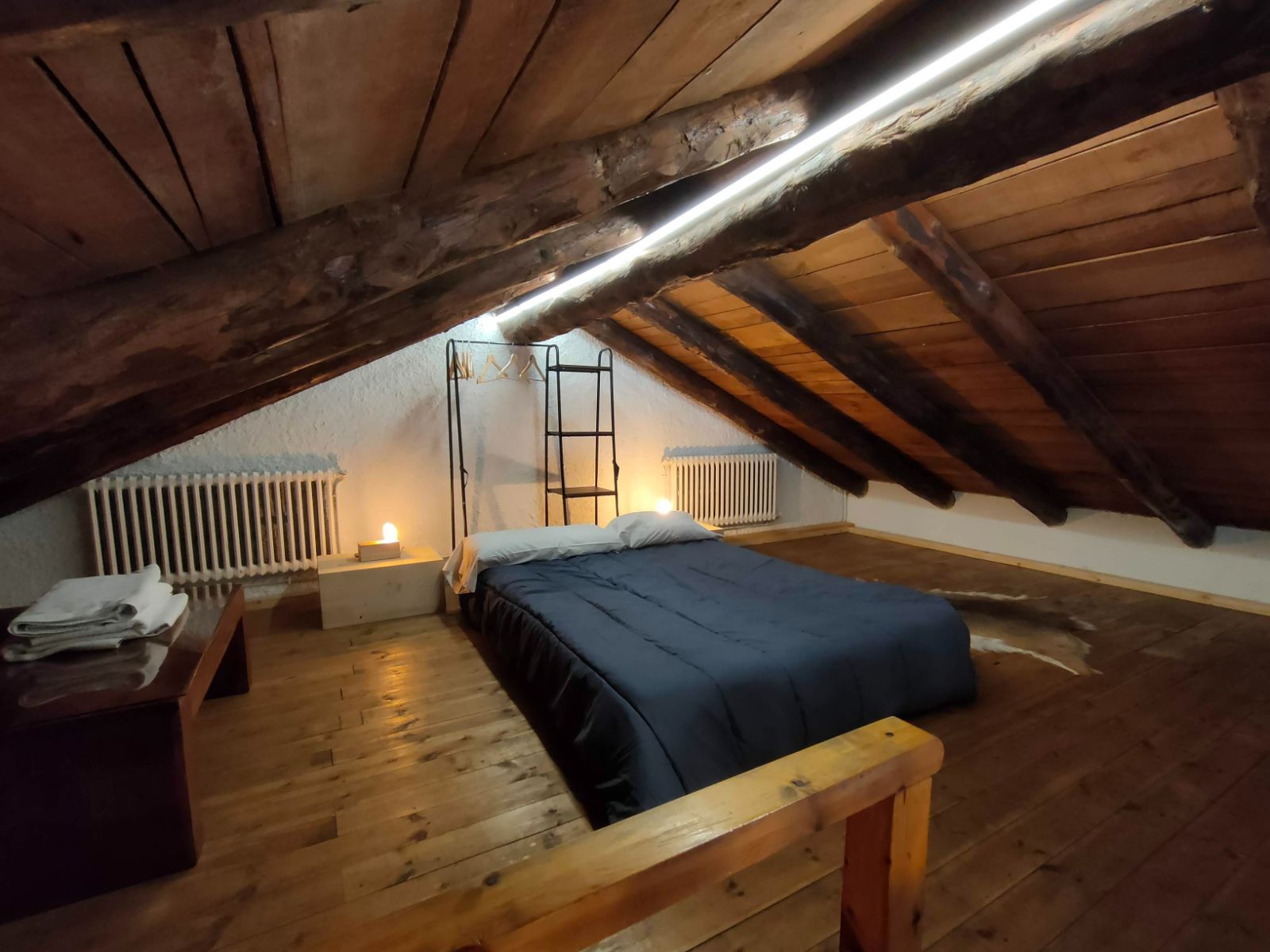 Borda Puntal ·  Altillo con cama doble