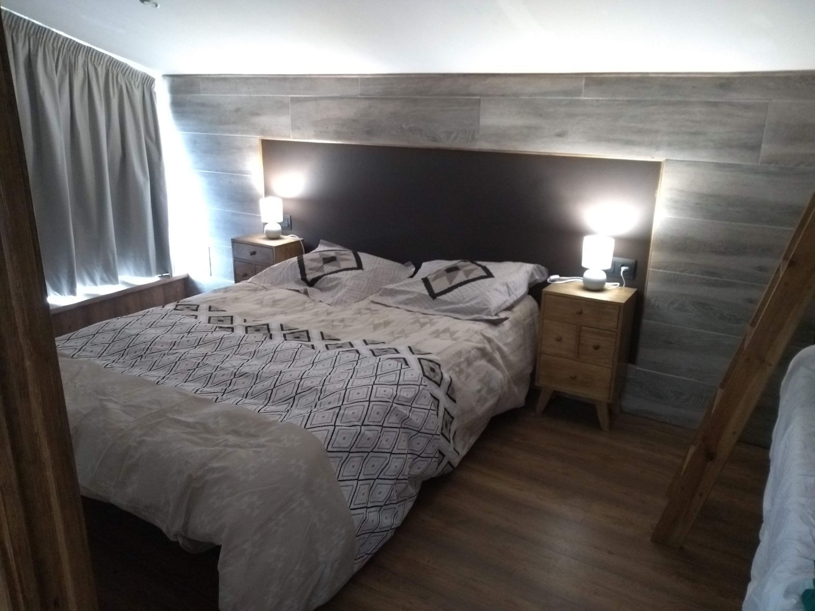 Borda Cremat · Double room with double bed and bunk beds